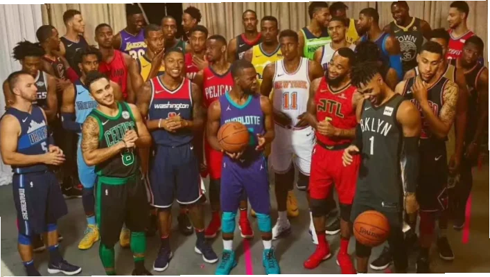 去美国看球带什么衣服，是每位球迷出发前必须解决的难题。NBA赛事多在恒温20-2